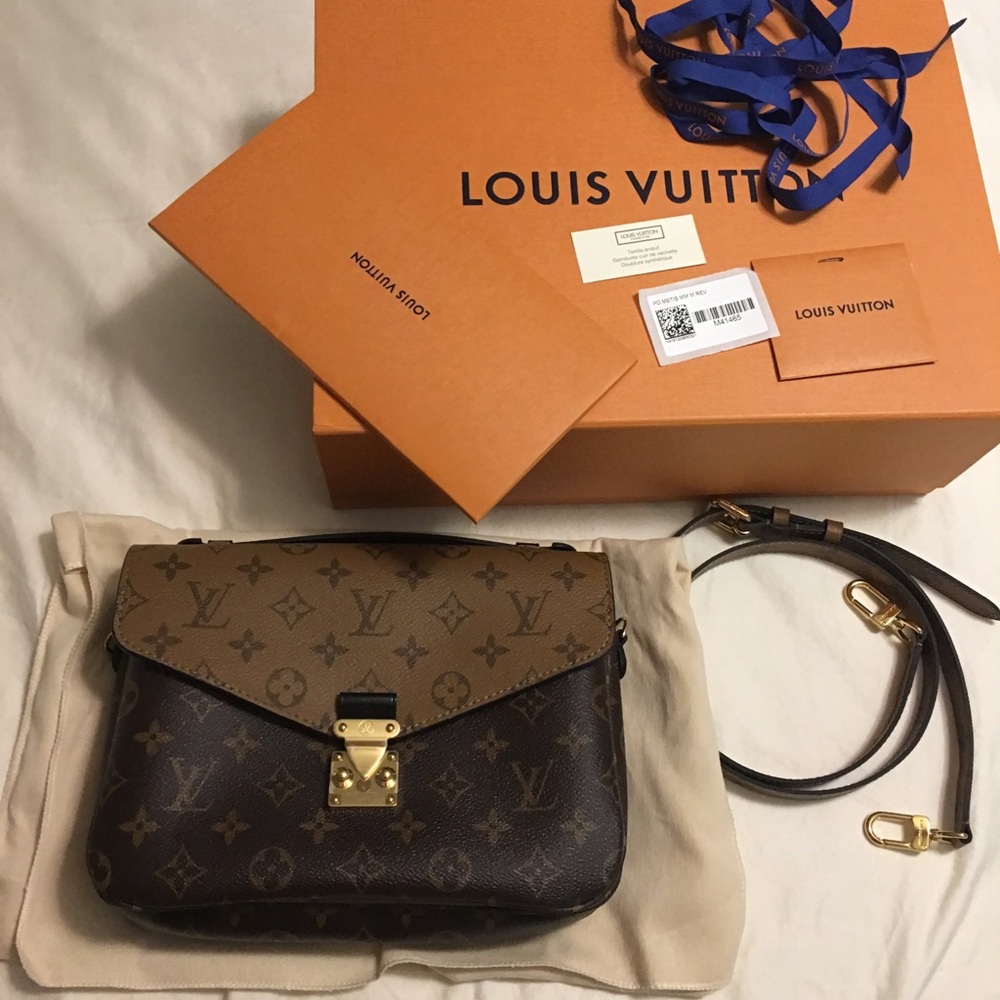2019 Louis Vuitton Reverse Monogram Pochette Metis
